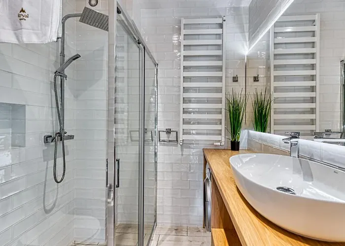 Royal Prestige Collection Z Prywatnym Jacuzzi - Stone Hill Z Basenem I Saunami 스클라르스카포렘바